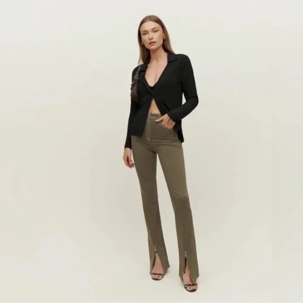 ❤️ ❤️Reformation Toby Zip Hem
(NWT
Ultra High Waist Flare
Jeans❤️